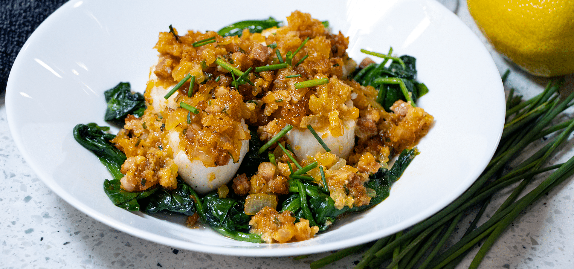 gluten free dairy free spanish scallops with white wine and spinach full 01